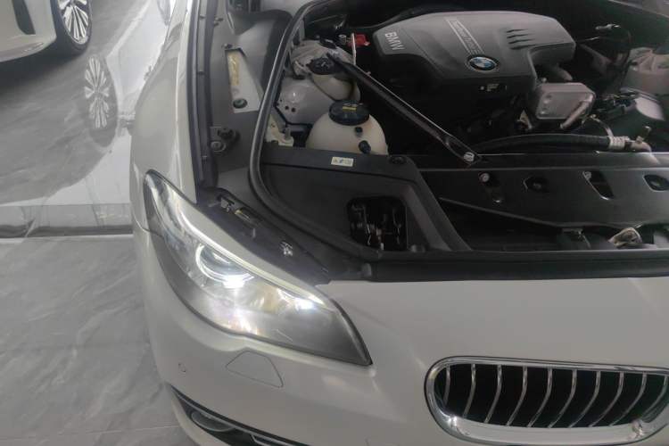 Used BMW 5 Series 2017 525Li Luxury Design Package Engine Bay Right
