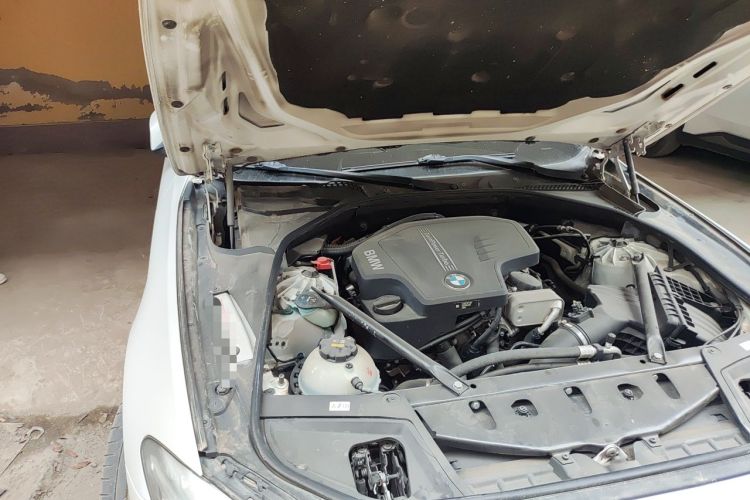 Used BMW 5 Series 2017 520Li Elegant Edition Engine Bay Right