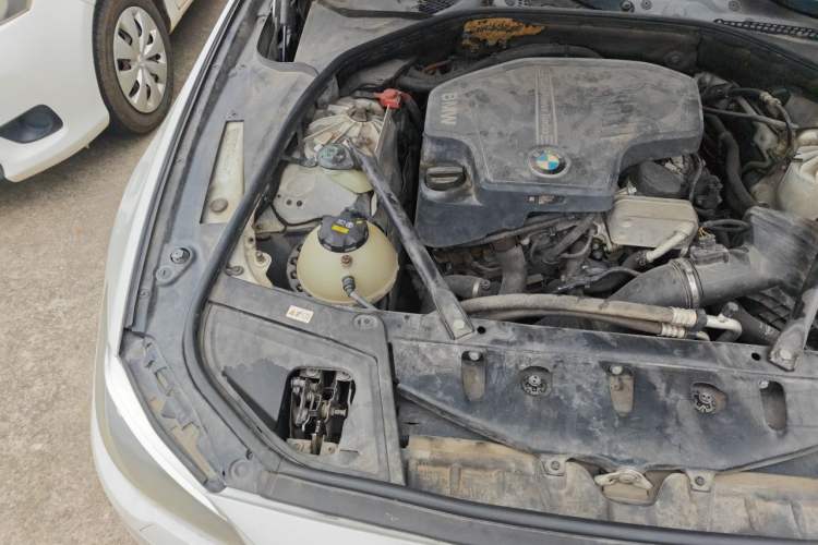 Used BMW 5 Series 2017 525Li Leading Model Engine Bay Right