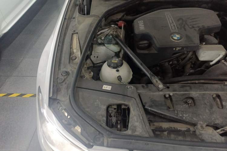 Used BMW 5 Series 2017 525Li Luxury Design Package Engine Bay Right