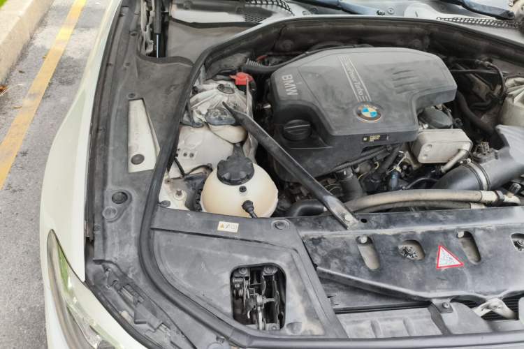 Used BMW 5 Series 2017 525Li Luxury Design Package Engine Bay Right