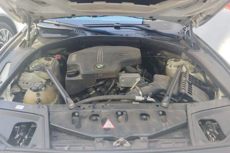 Used BMW 5 Series 2017 520Li Elegant Edition Engine Bay