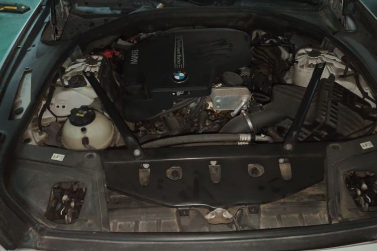 Used BMW 5 Series 2017 520Li Elegant Edition Engine Bay