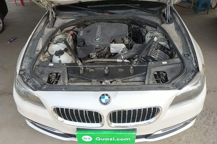Used BMW 5 Series 2017 525Li Luxury Design Package Engine Bay