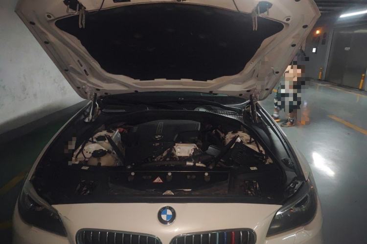 Used BMW 5 Series 2017 520Li Elegant Edition Engine Bay