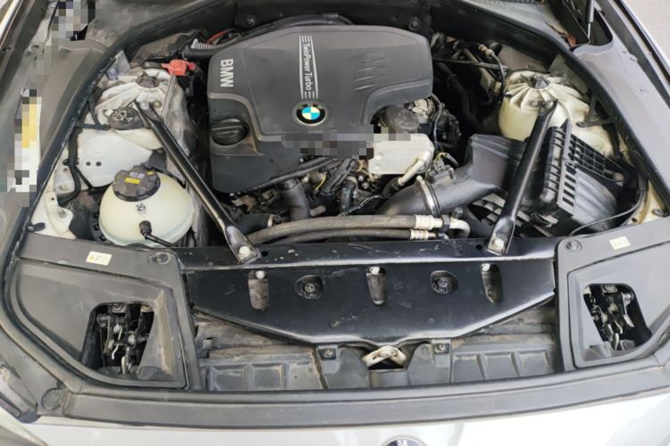 Used BMW 5 Series 2017 520Li Elegant Edition Engine Bay