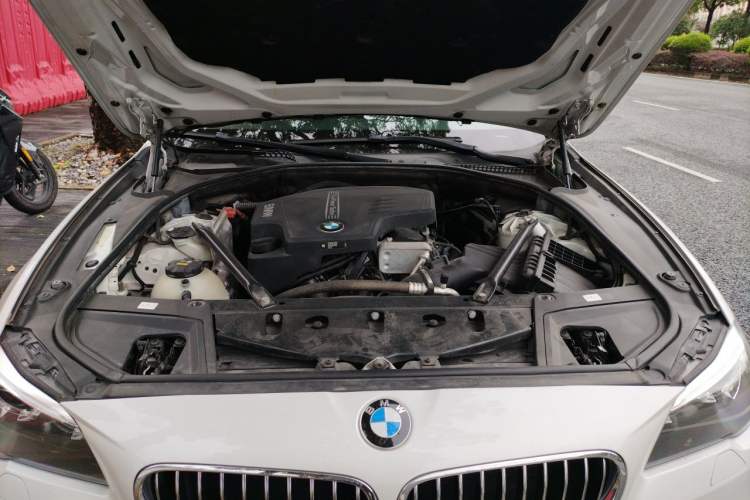Used BMW 5 Series 2017 520Li Elegant Edition Engine Bay