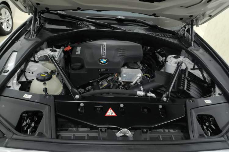 Used BMW 5 Series 2017 525Li Leading Model Engine Bay