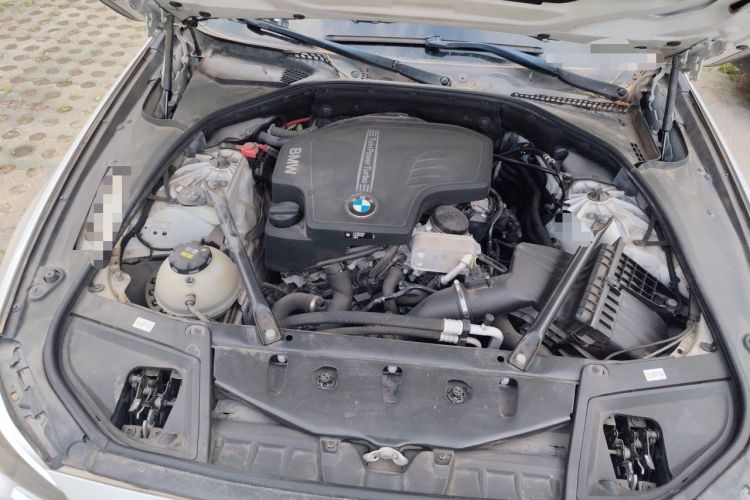 Used BMW 5 Series 2017 520Li Elegant Edition Engine Bay