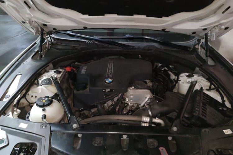 Used BMW 5 Series 2017 520Li Elegant Edition Engine Bay