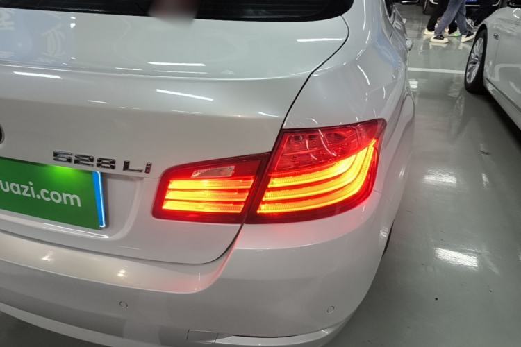 Used BMW 5 Series 2017 528Li Leading Model Exterior 3