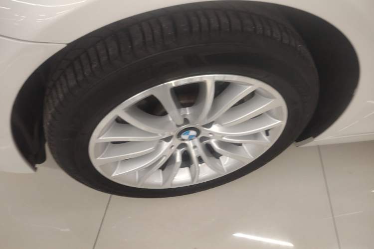 Used BMW 5 Series 2017 525Li Luxury Design Package Exterior 4