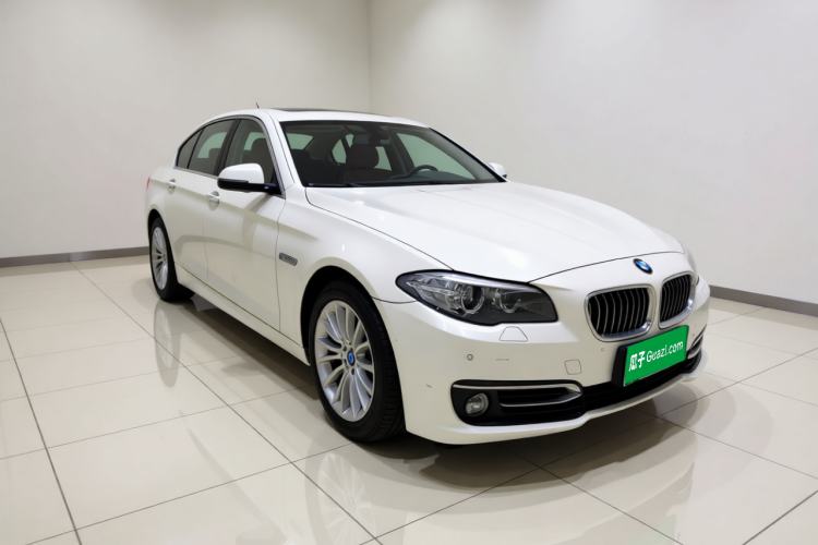 Used BMW 5 Series 2017 525Li Luxury Design Package Front Right 45 Deg