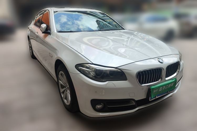 Used BMW 5 Series 2017 520Li Elegant Edition Front Right 45 Deg