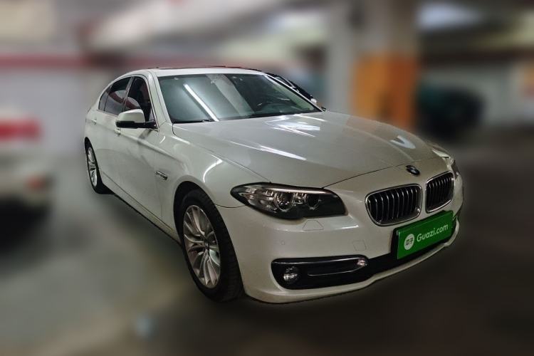 Used BMW 5 Series 2017 525Li Luxury Design Package Front Right 45 Deg