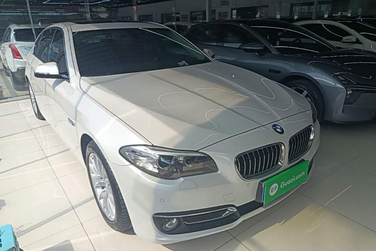 Used BMW 5 Series 2017 525Li Luxury Design Package Front Right 45 Deg
