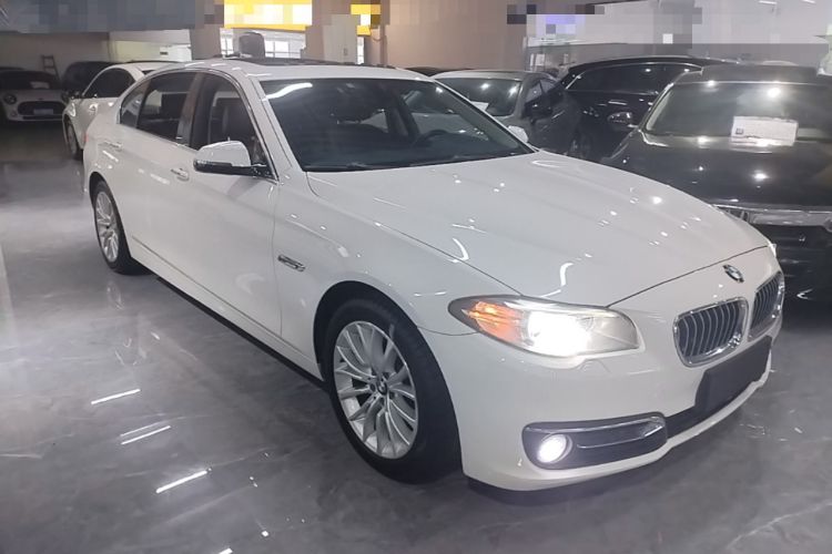 Used BMW 5 Series 2017 525Li Luxury Design Package Front Right 45 Deg