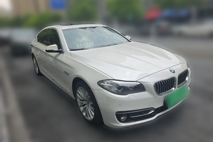 Used BMW 5 Series 2017 525Li Luxury Design Package Front Right 45 Deg