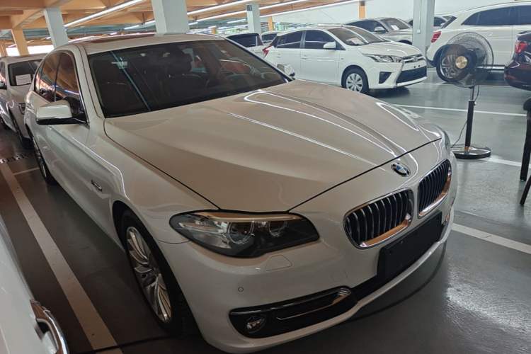 Used BMW 5 Series 2017 525Li Luxury Design Package Front Right 45 Deg