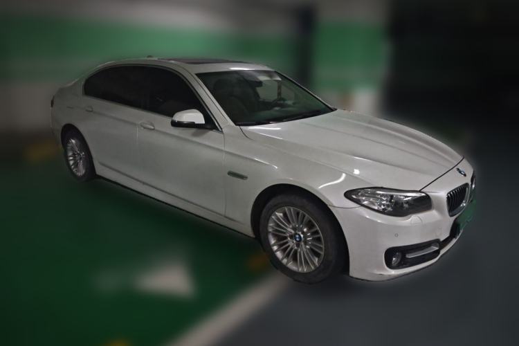 Used BMW 5 Series 2017 520Li Elegant Edition Front Right 45 Deg