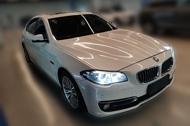 Used BMW 5 Series 2017 525Li Luxury Design Package Front Right 45 Deg