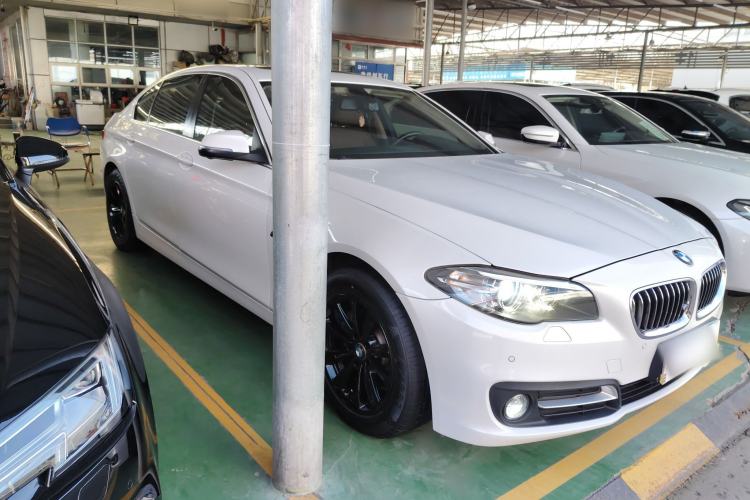 Used BMW 5 Series 2017 520Li Elegant Edition Front Right 45 Deg