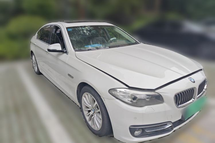 Used BMW 5 Series 2017 525Li Luxury Design Package Front Right 45 Deg