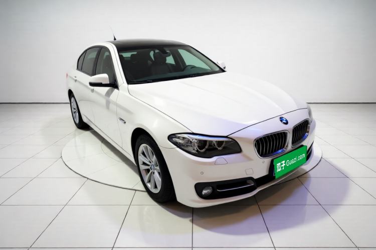 Used BMW 5 Series 2017 520Li Elegant Edition Front Right 45 Deg