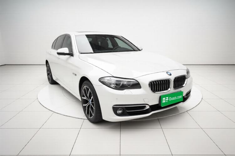Used BMW 5 Series 2017 525Li Luxury Design Package Front Right 45 Deg