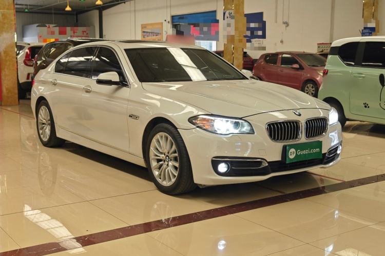 Used BMW 5 Series 2017 525Li Luxury Design Package Front Right 45 Deg