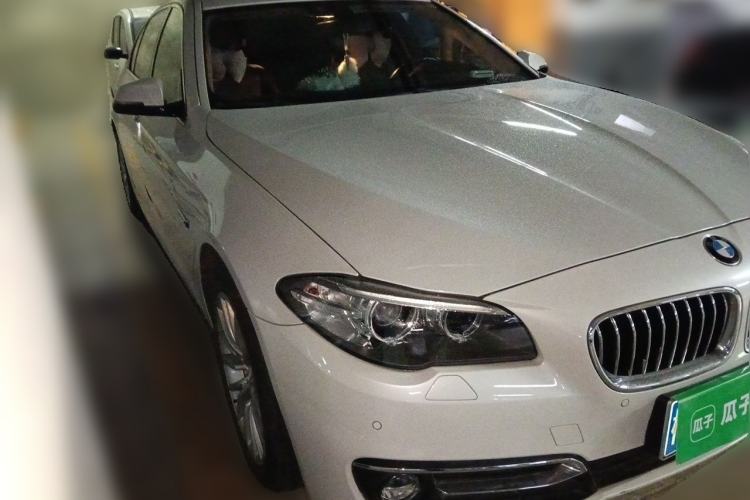 Used BMW 5 Series 2017 525Li Luxury Design Package Front Right 45 Deg