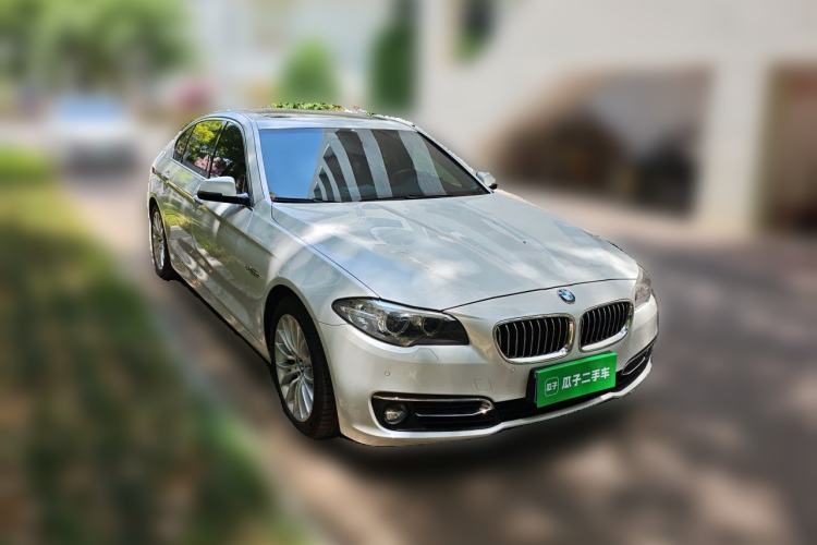 Used BMW 5 Series 2017 525Li Luxury Design Package Front Right 45 Deg
