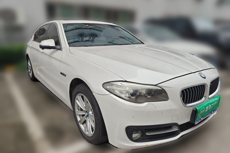 Used BMW 5 Series 2017 520Li Elegant Edition Front Right 45 Deg
