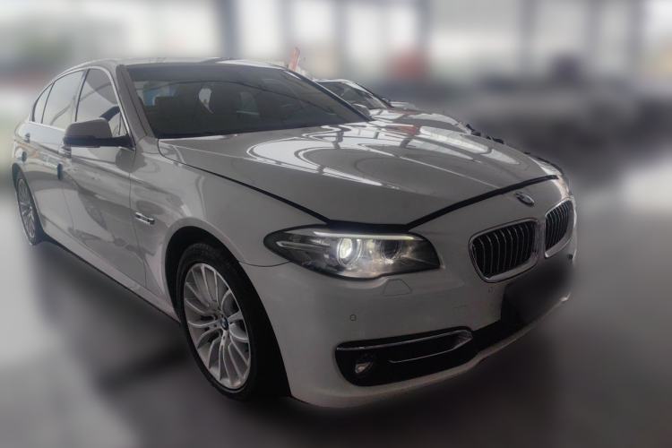 Used BMW 5 Series 2017 525Li Luxury Design Package Front Right 45 Deg