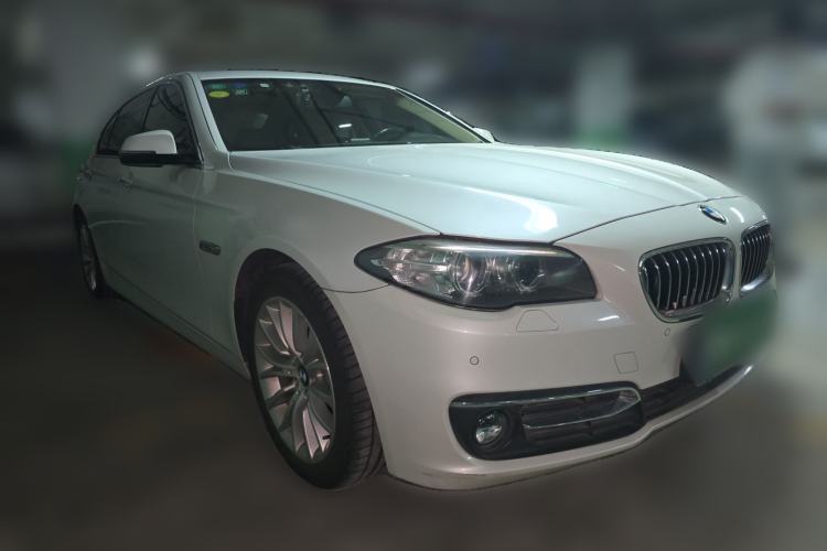 Used BMW 5 Series 2017 525Li Luxury Design Package Front Right 45 Deg