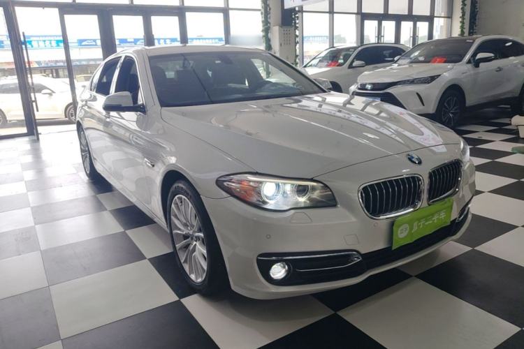 Used BMW 5 Series 2017 525Li Luxury Design Package Front Right 45 Deg