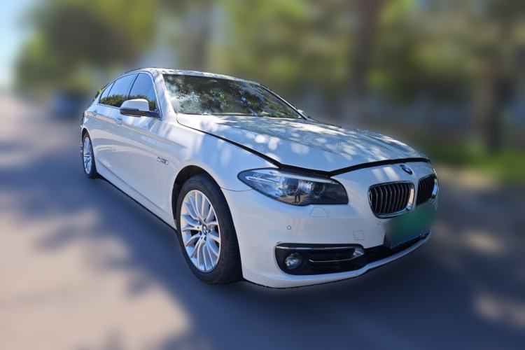Used BMW 5 Series 2017 525Li Luxury Design Package Front Right 45 Deg