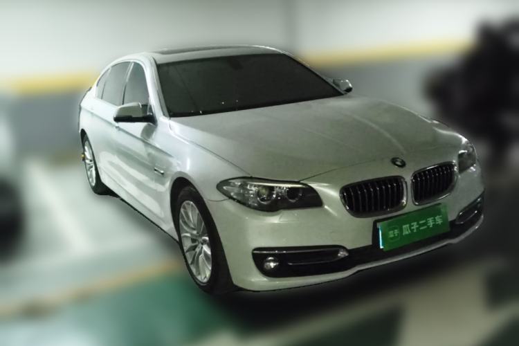 Used BMW 5 Series 2017 525Li Luxury Design Package Front Right 45 Deg