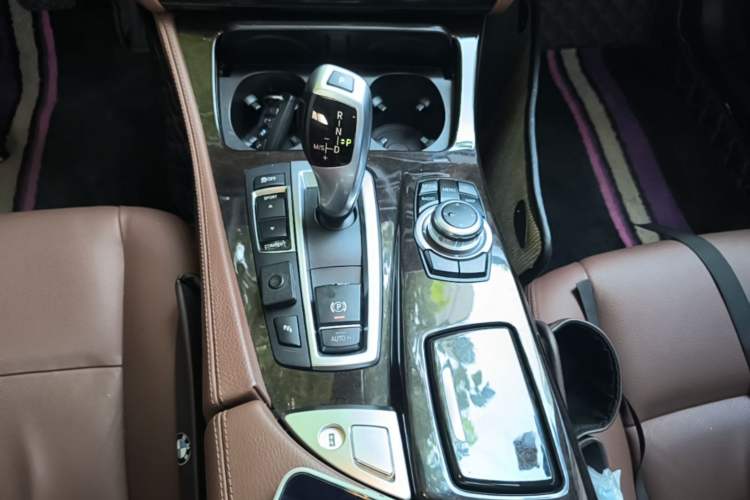 Used BMW 5 Series 2017 525Li Leading Model Gear Lever