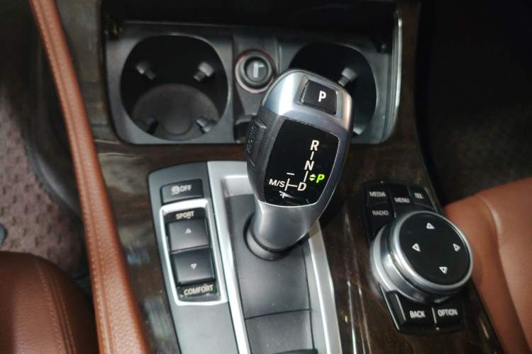 Used BMW 5 Series 2017 525Li Leading Model Gear Lever