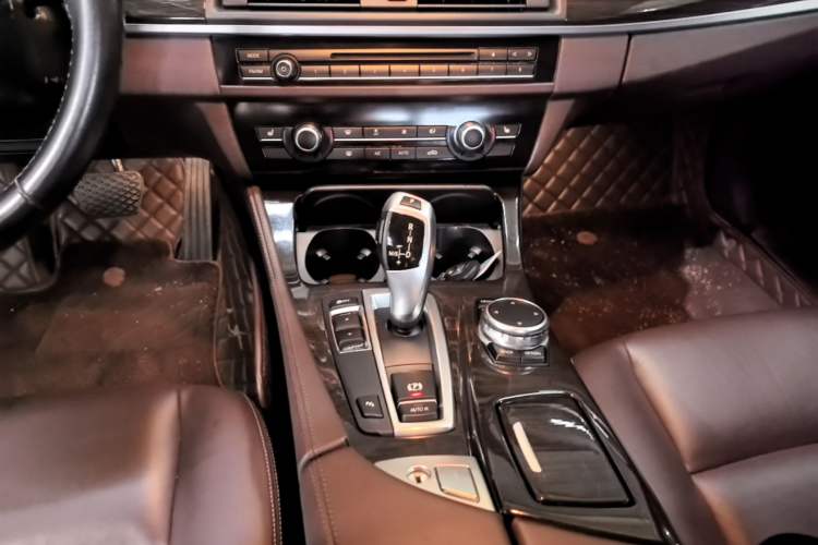 Used BMW 5 Series 2017 525Li Luxury Design Package Gear Lever