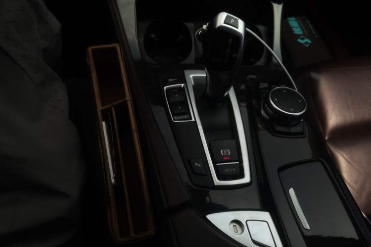 Used BMW 5 Series 2017 525Li Luxury Design Package Gear Lever