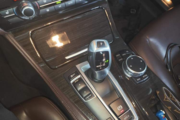 Used BMW 5 Series 2017 525Li Luxury Design Package Gear Lever