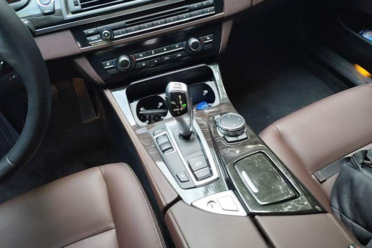 Used BMW 5 Series 2017 525Li Luxury Design Package Gear Lever