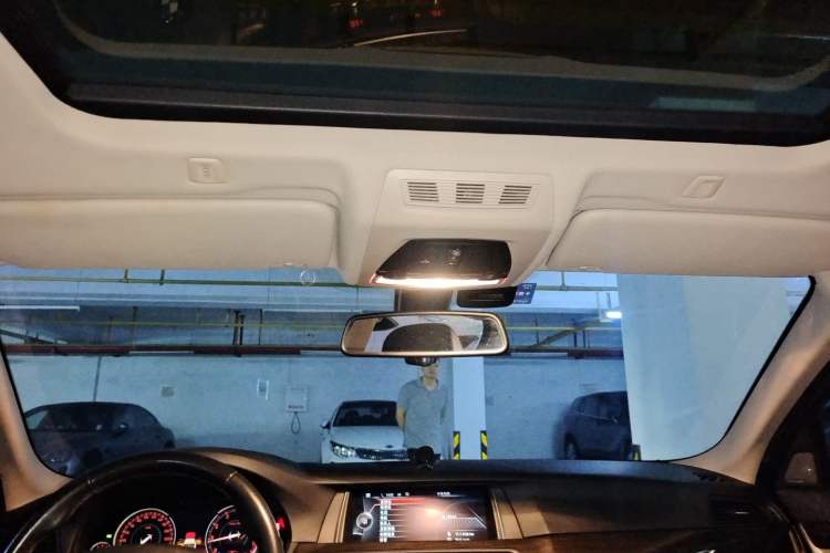 Used BMW 5 Series 2017 525Li Luxury Design Package Headliner