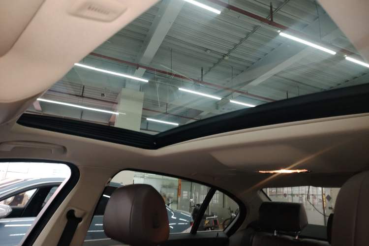 Used BMW 5 Series 2017 525Li Luxury Design Package Headliner