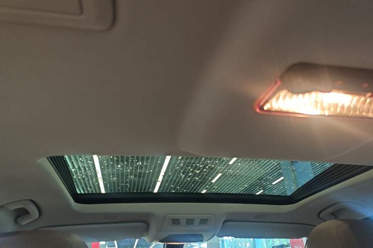 Used BMW 5 Series 2017 525Li Leading Model Headliner