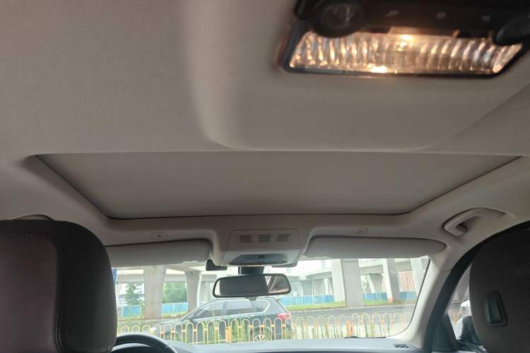 Used BMW 5 Series 2017 525Li Leading Model Headliner