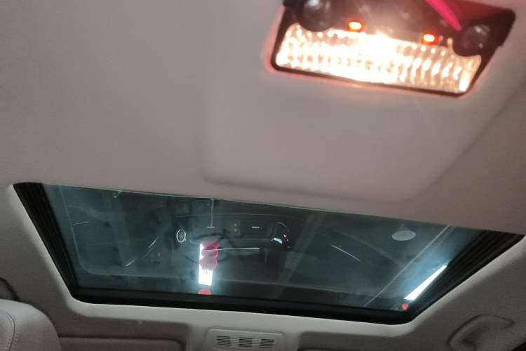 Used BMW 5 Series 2017 525Li Leading Model Headliner