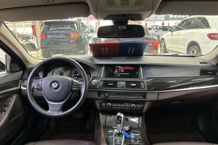 Used BMW 5 Series 2017 525Li Luxury Design Package Interior 2